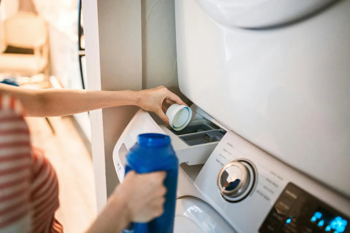 Person pouring detergent, how much detergent to use